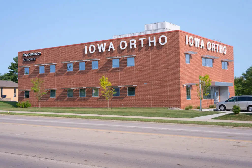 Exterior of Iowa Ortho Ankeny building