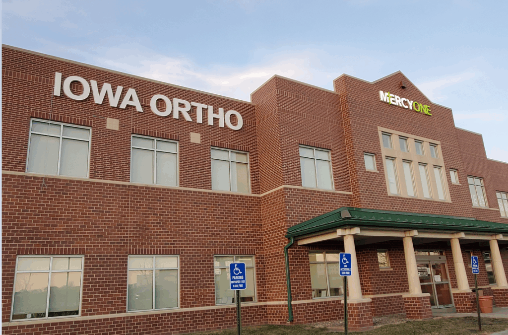 Exterior of Iowa Ortho Pleasant Hill building