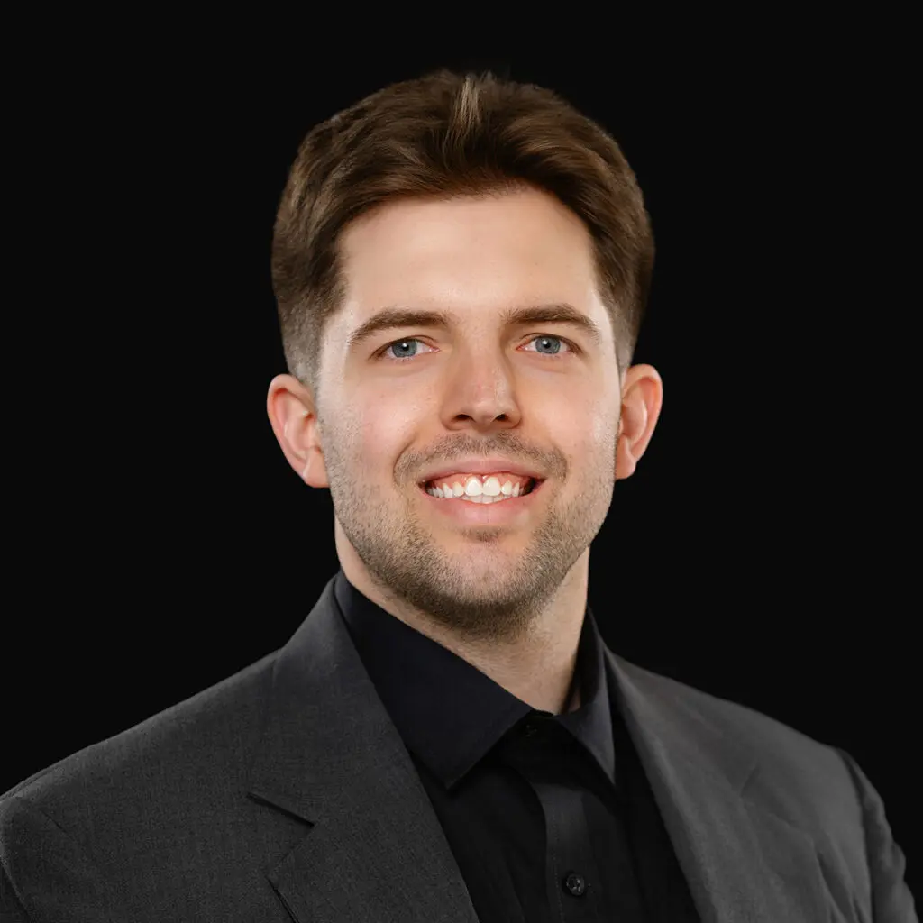 Professional headshot of physical therapist, Stevin Sturtz