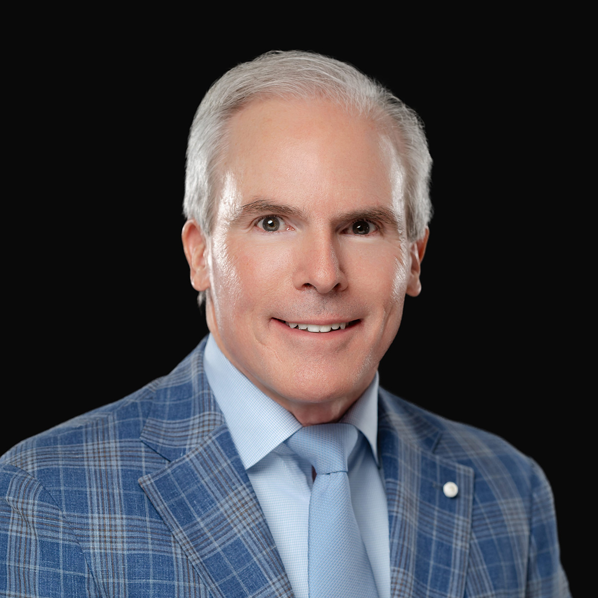 Professional headshot of Dr. Scott Shumway, plastic surgeon at Iowa Ortho in Des Moines, IA