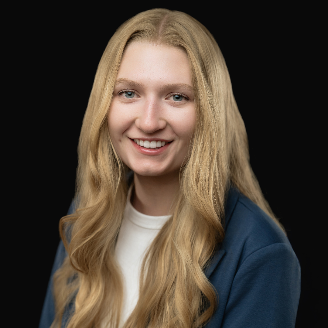 Professional headshot of physical therapist assistant, Makenna Hendrickson